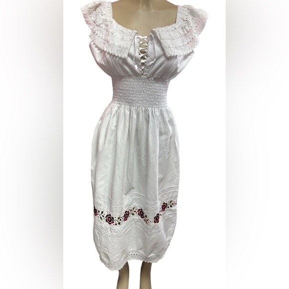 White Lace-Trimmed Dress with Floral Embroidery - Picture 1 of 6